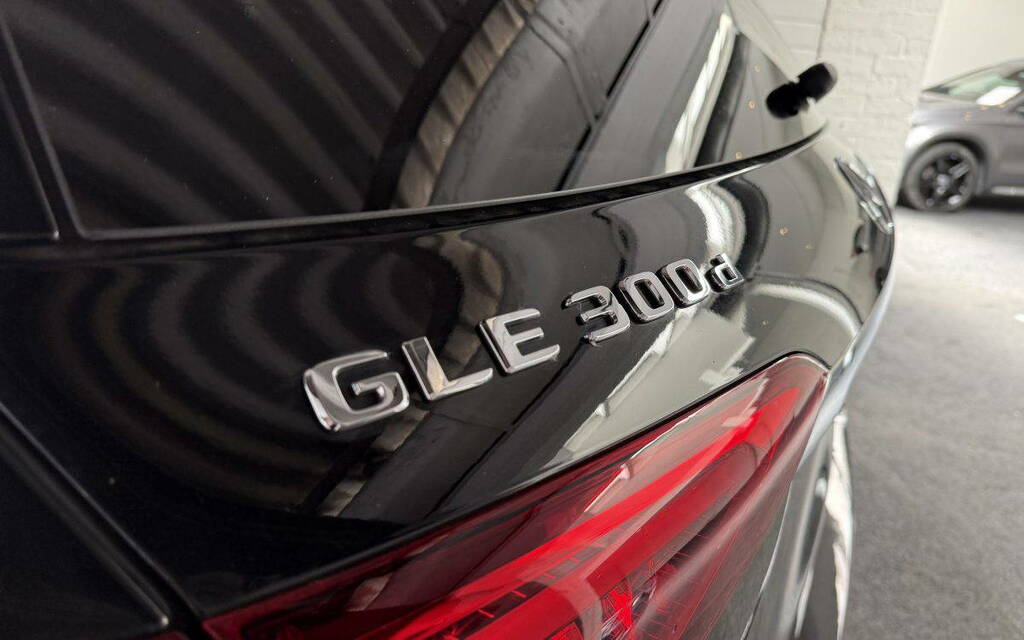 Mercedes-Benz GLE Class 2.0 Gle300d Amg Line Premium G-tronic 4Matic Eur Black #3