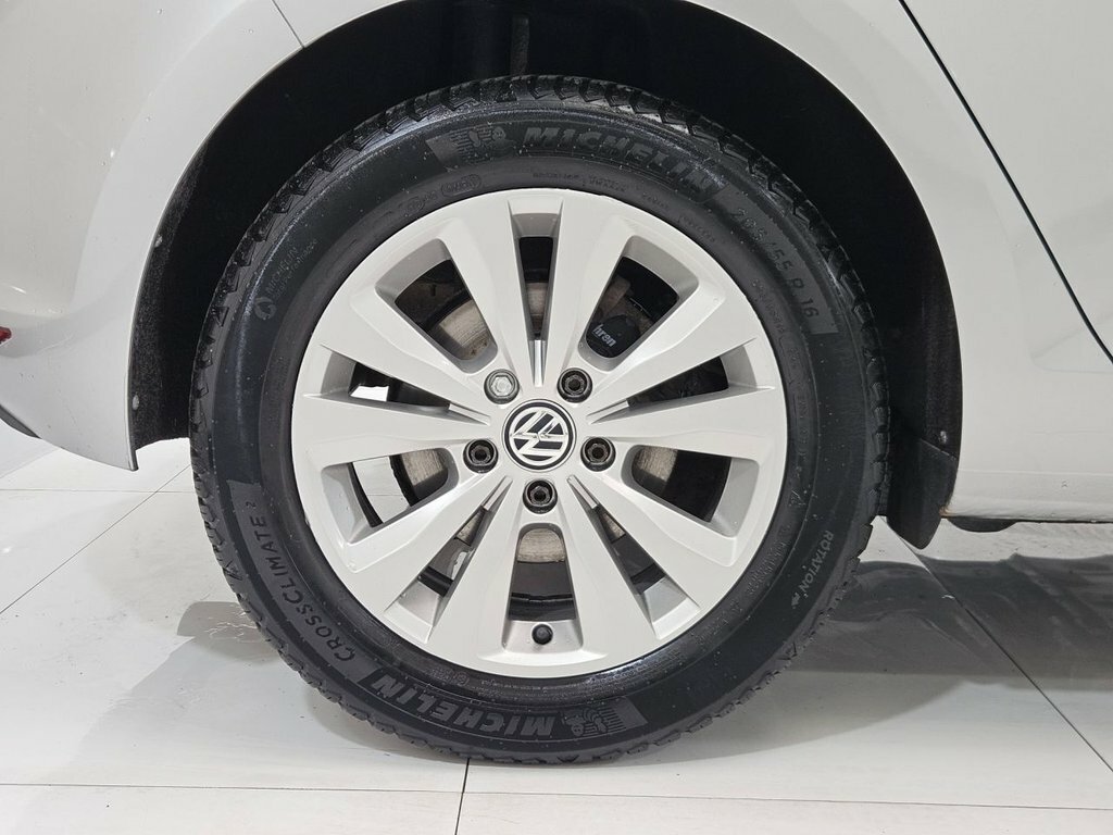 Volkswagen Golf White #11