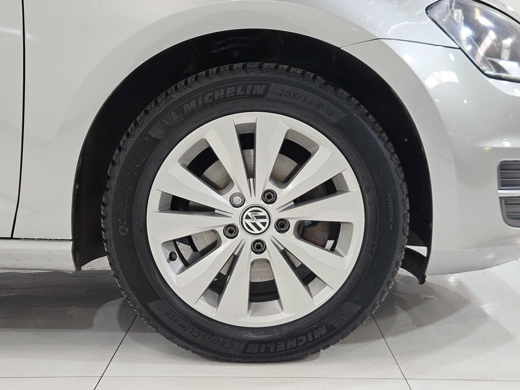 Volkswagen Golf White #10