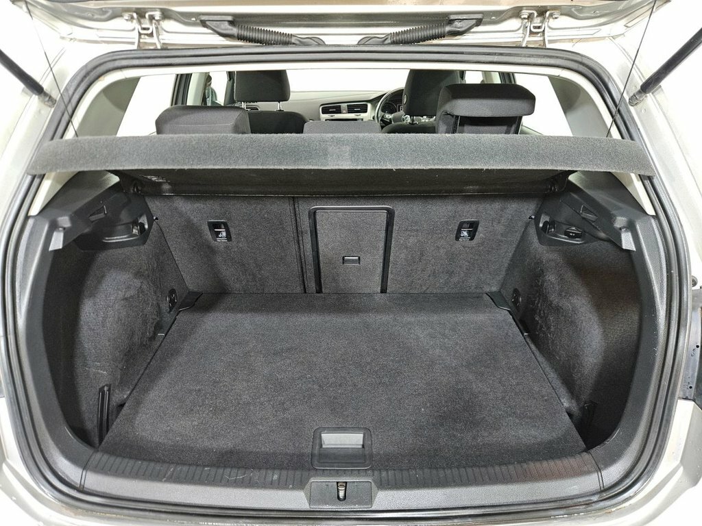Volkswagen Golf White #15