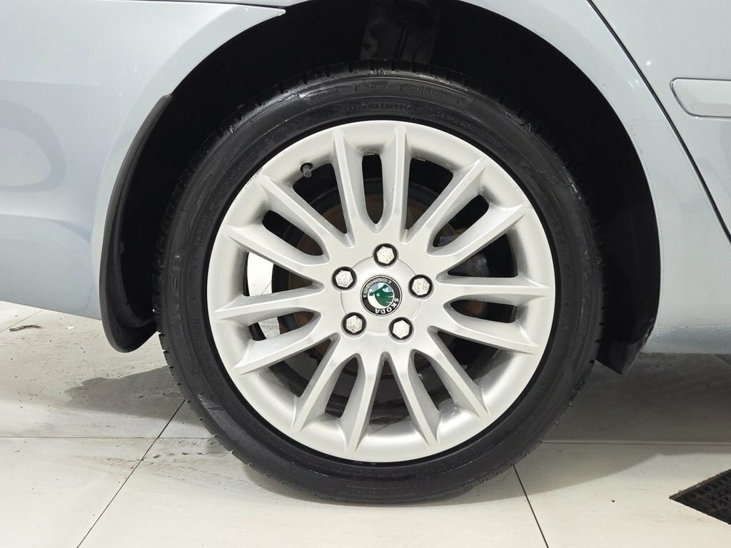 Skoda Octavia 1.6 Tdi Cr S Silver #13