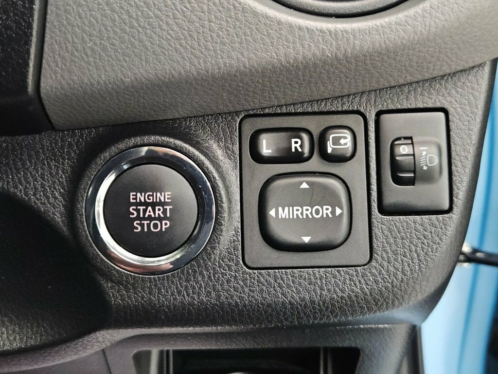 Toyota Vitz Hatchback 201463 Silver #35