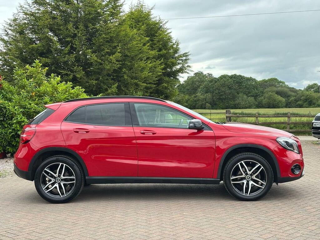Mercedes-Benz GLA Class 1.6 Gla180 Urban Edition Euro 6 Ss Red #3