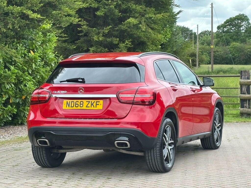 Mercedes-Benz GLA Class 1.6 Gla180 Urban Edition Euro 6 Ss Red #2