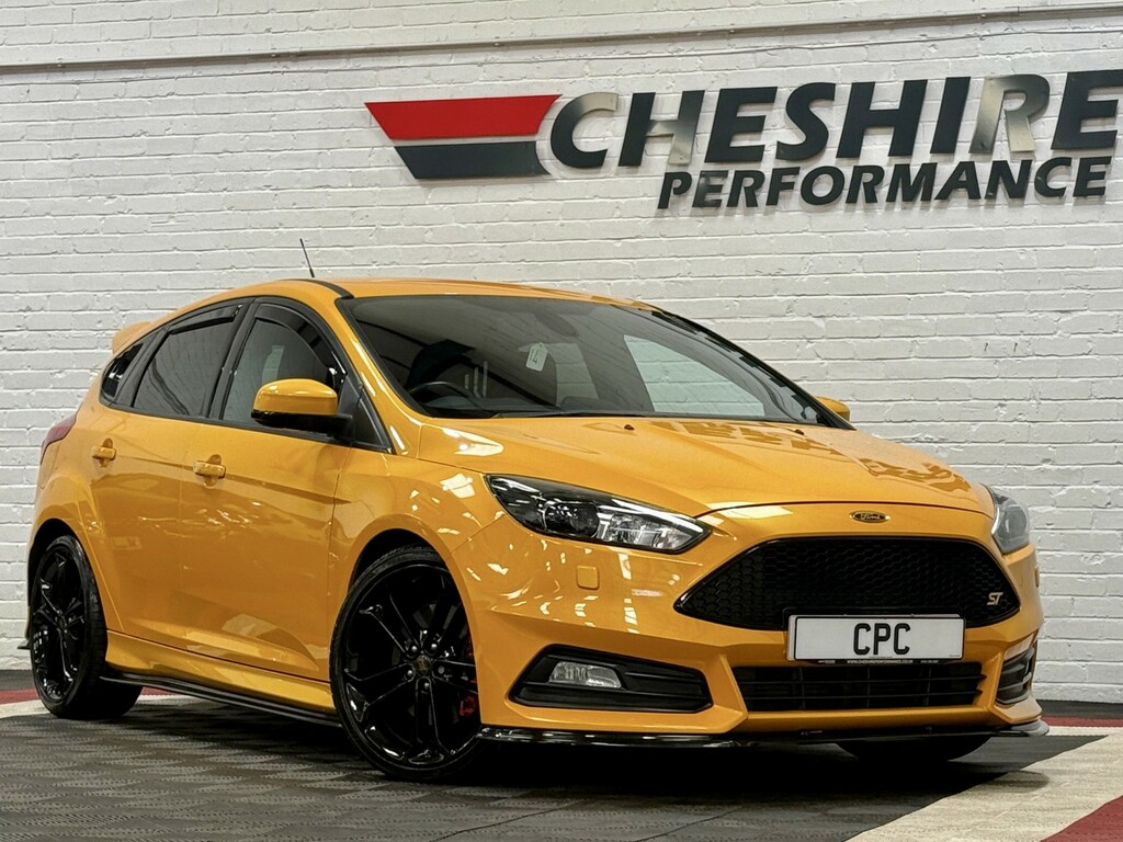 Ford Focus Hatchback 2.0 T Ecoboost St-3 - Style Kitblac Orange
