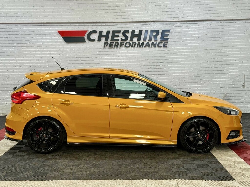 Ford Focus Hatchback 2.0 T Ecoboost St-3 - Style Kitblac AJ16YFK Orange #3