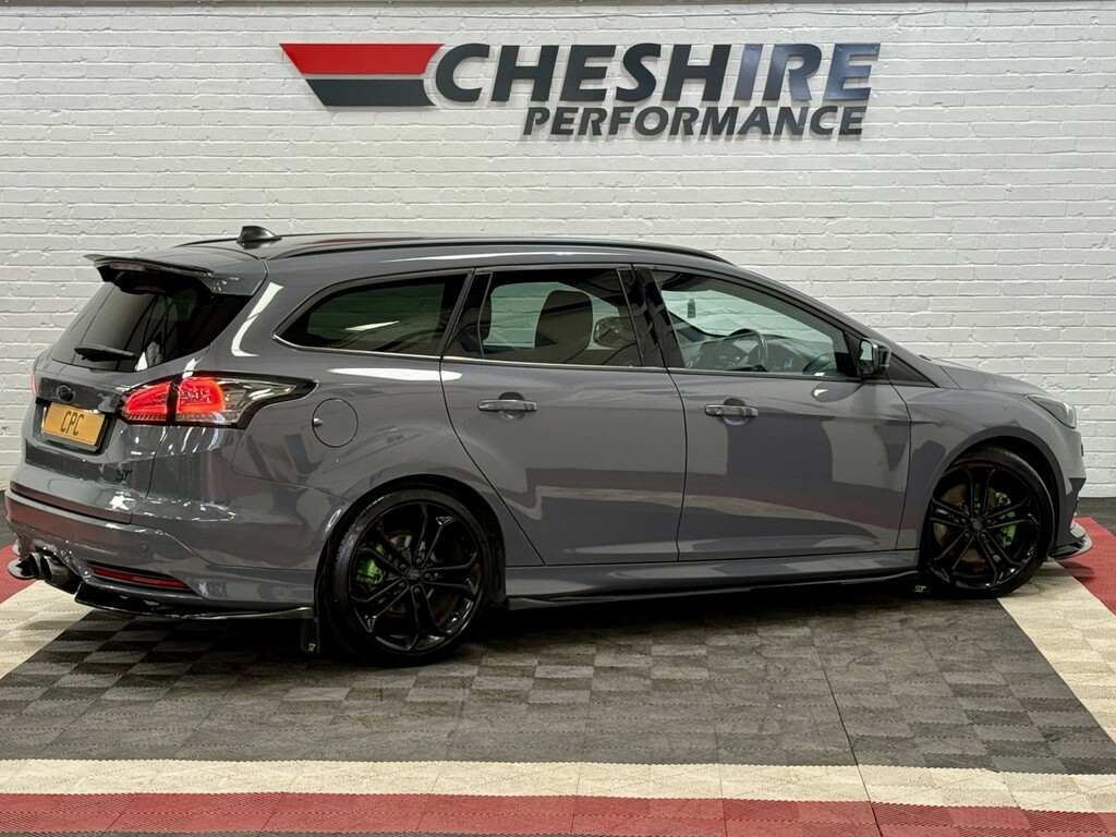 Ford Focus Estate 2.0 T Ecoboost St-3 2016 Grey #4