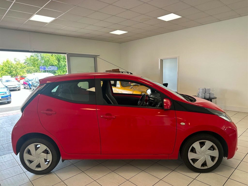 Toyota Aygo 1.0 L Vvt-i X-play #2