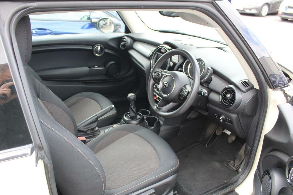 Mini Hatch Hatchback 1.5 Cooper Euro 6 Ss 201818 DF18HYV White #2