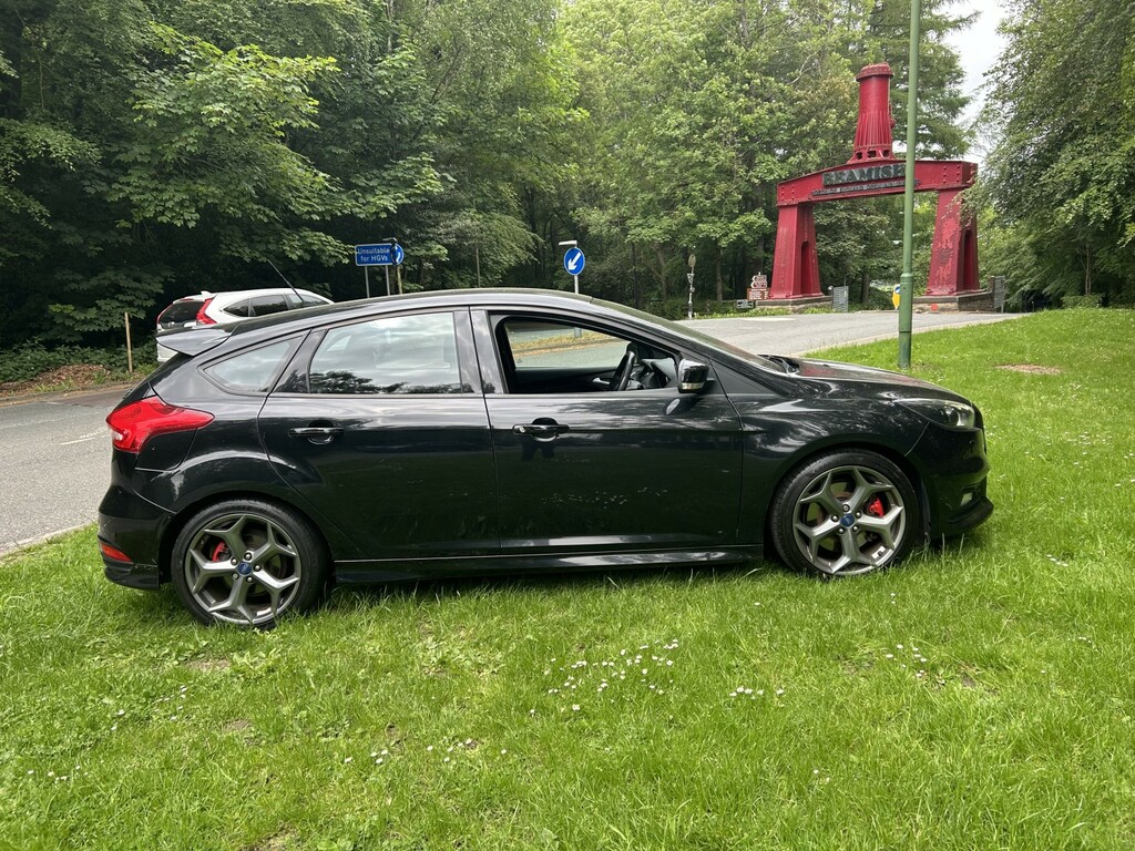 Ford Focus 2.0 T Ecoboost St-3 Black