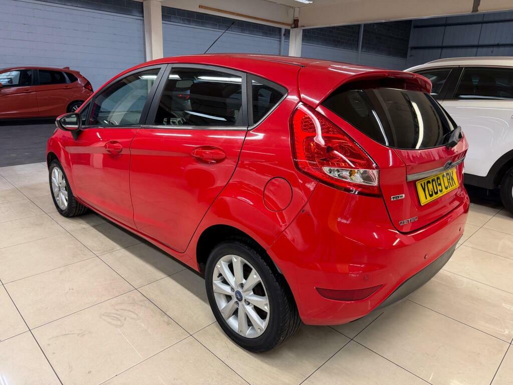 Ford Fiesta 1.6 Tdci Zetec YG09CRK Red #4