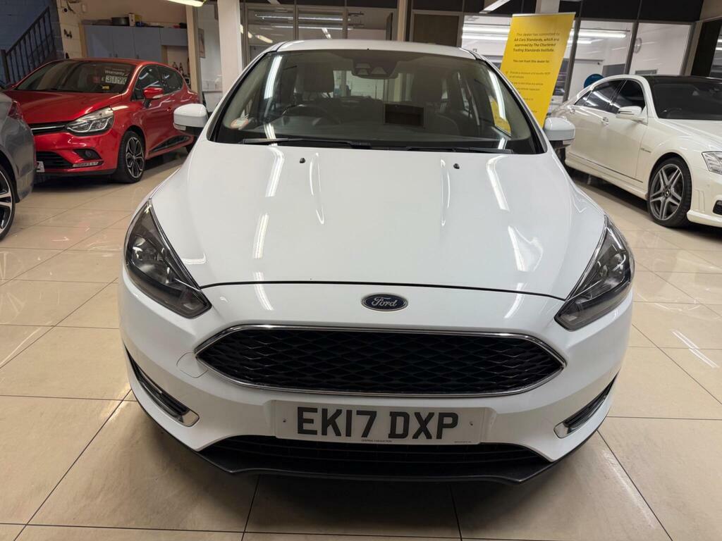 Ford Focus 1.0T Ecoboost Titanium Euro 6 S S White #2