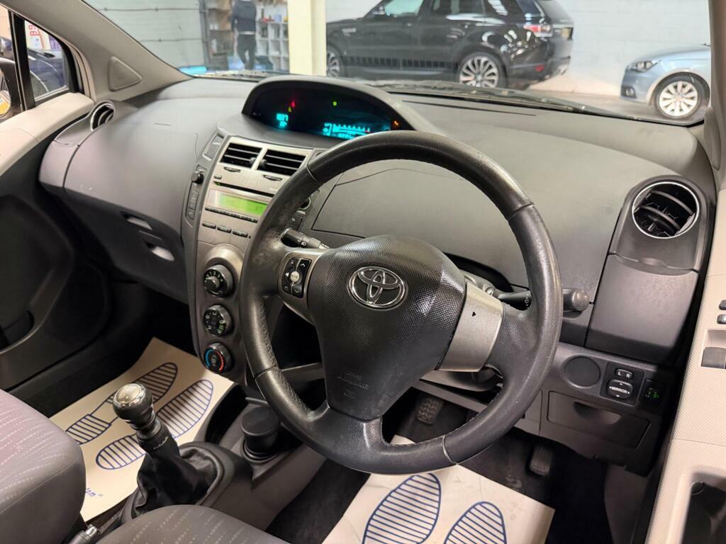 Toyota Yaris Hatchback Grey #11