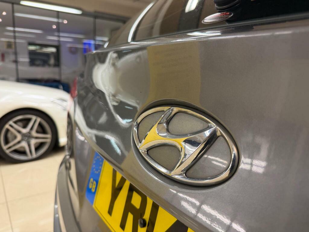 Hyundai Ix35 2.0 Crdi Premium 134 Bhp White #8