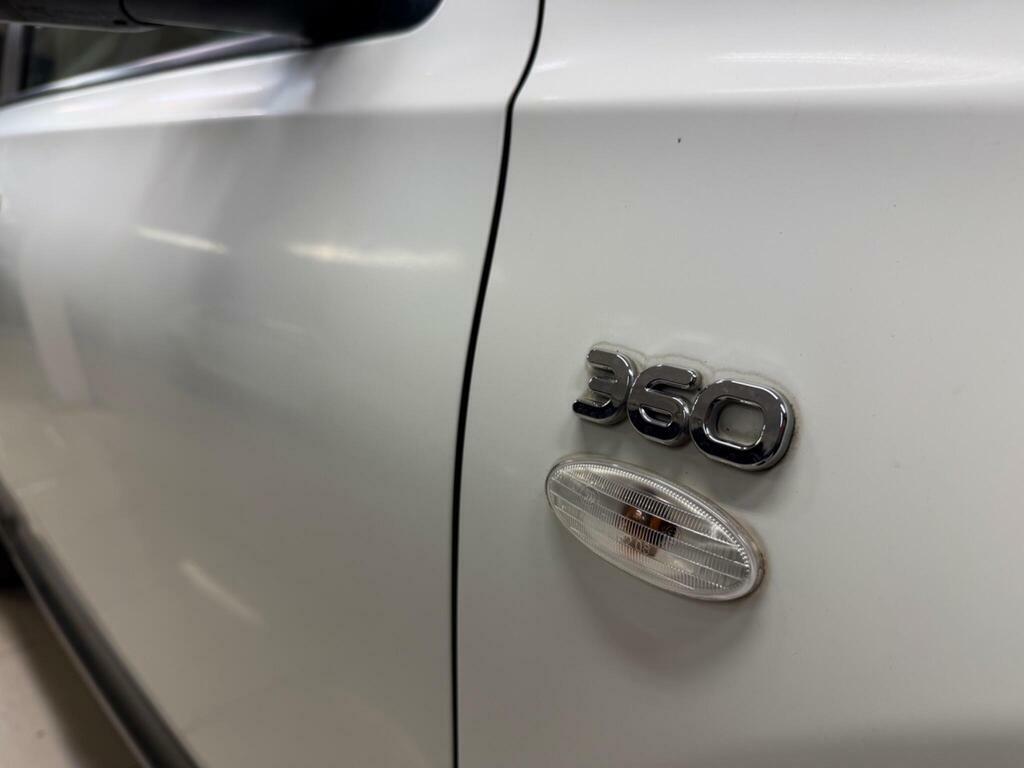 Nissan Qashqai Hatchback Red #9