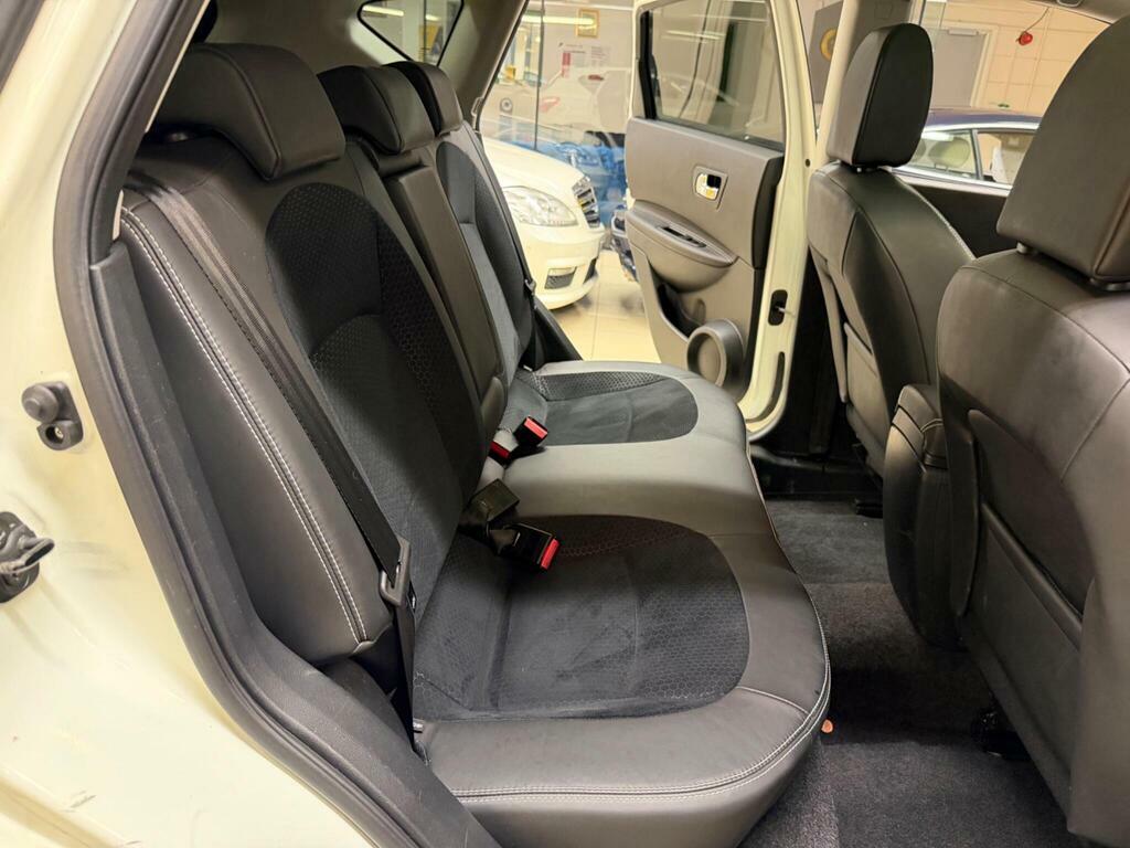 Nissan Qashqai Hatchback Red #19