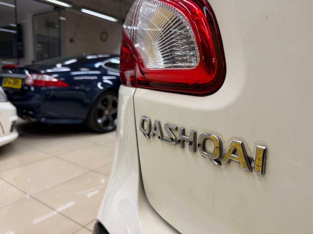 Nissan Qashqai Hatchback Red #8