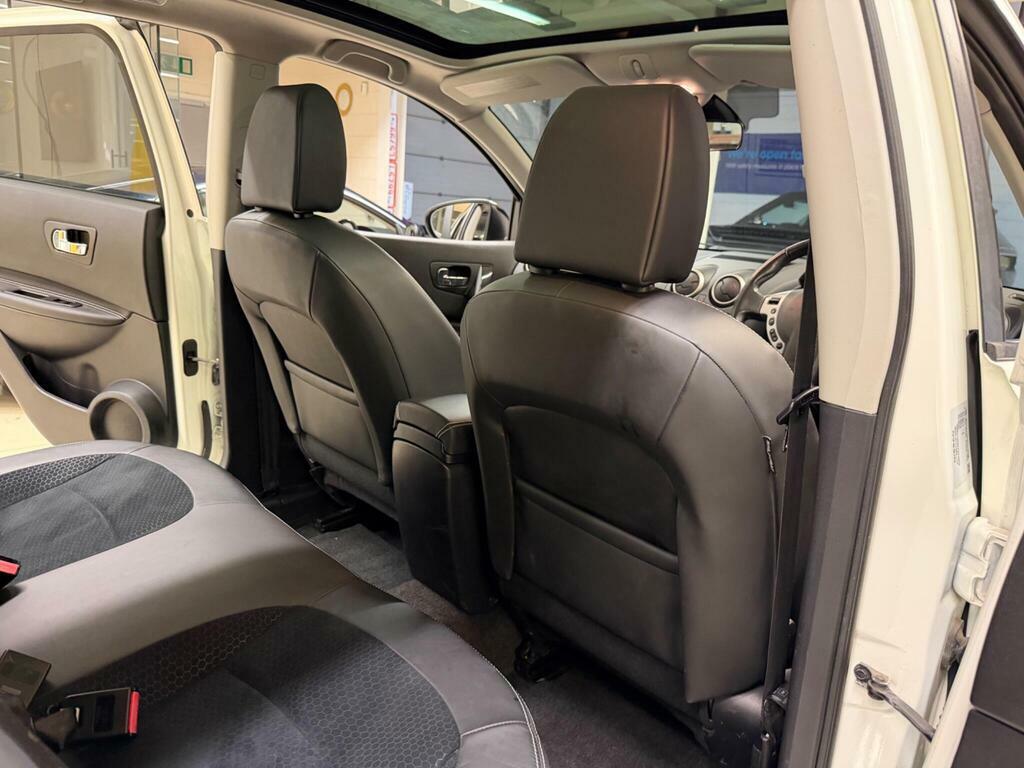 Nissan Qashqai Hatchback Red #18