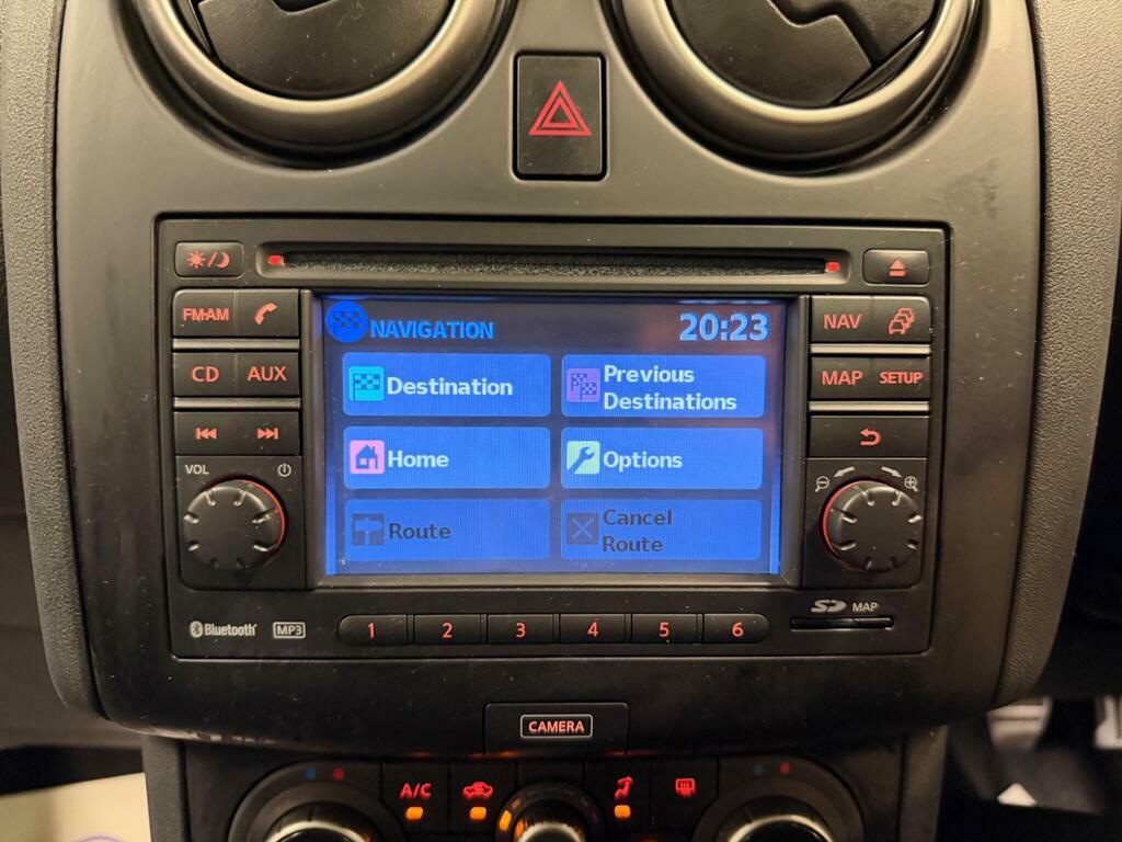 Nissan Qashqai Hatchback Red #26