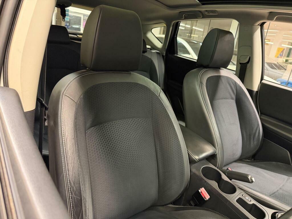 Nissan Qashqai Hatchback Red #16