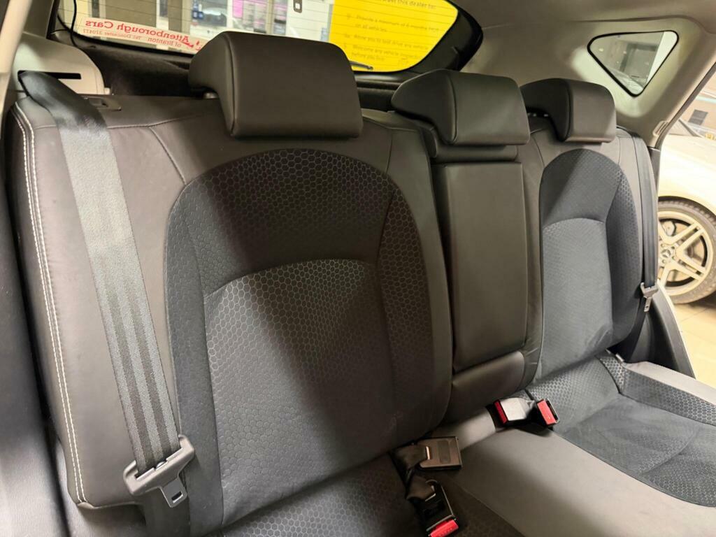 Nissan Qashqai Hatchback Red #20