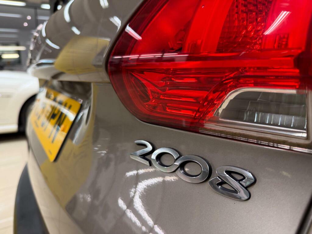 Peugeot 2008 2015 65 Pure White #7