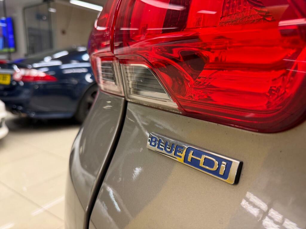 Peugeot 2008 2015 65 Pure White #8