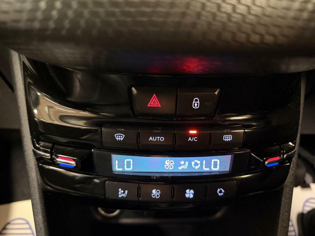 Peugeot 2008 2015 65 Pure White #24