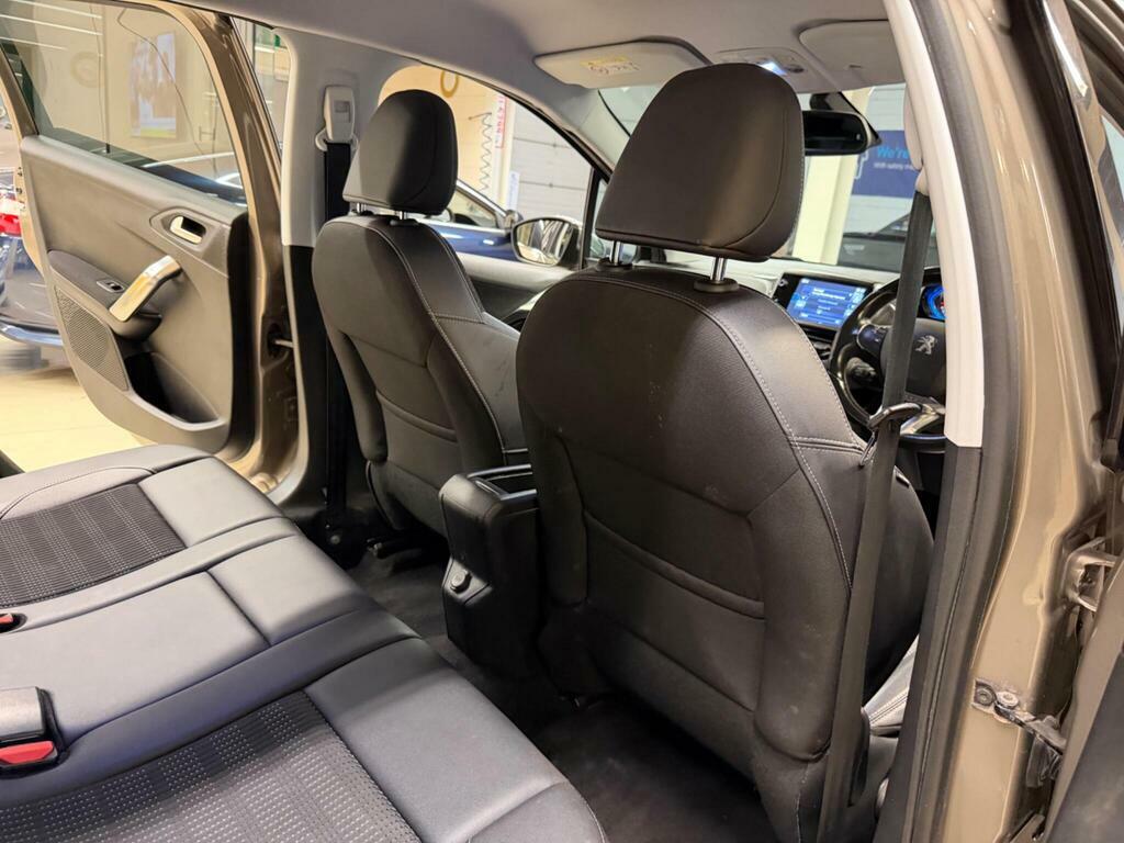 Peugeot 2008 2015 65 Pure White #17