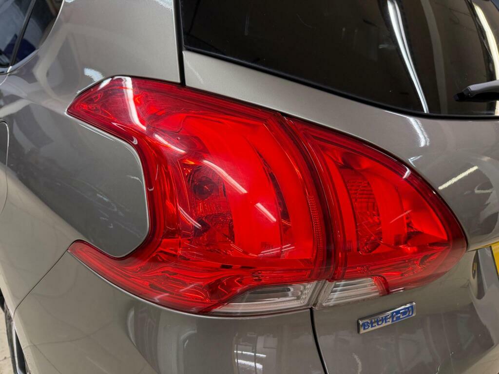 Peugeot 2008 2015 65 Pure White #11