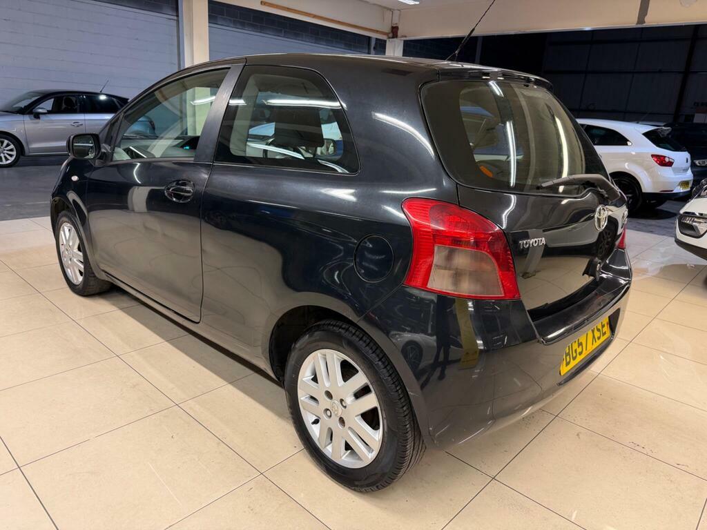 Toyota Yaris 1.3 Vvt-i Tr Black #4