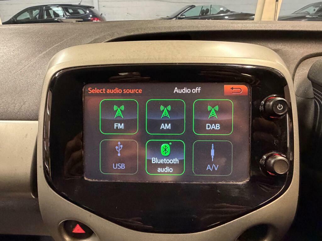 Peugeot 108 1.0 Active Top 68 Bhp White #19