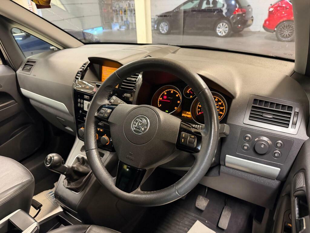 Vauxhall Zafira Life Silver #11