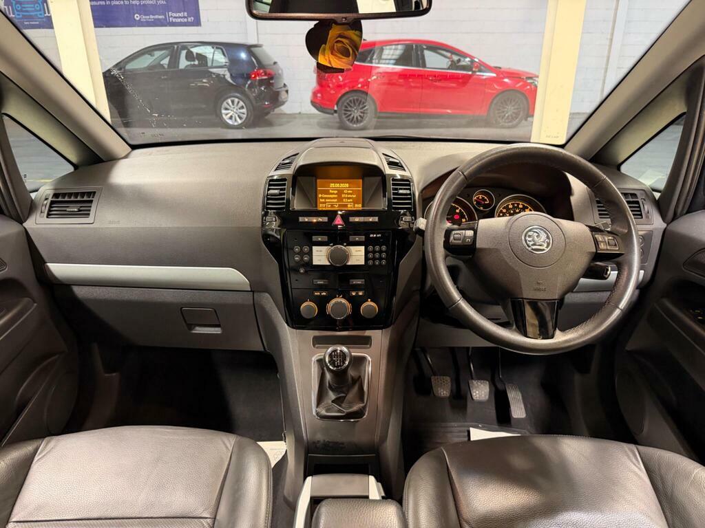 Vauxhall Zafira Life Silver #16