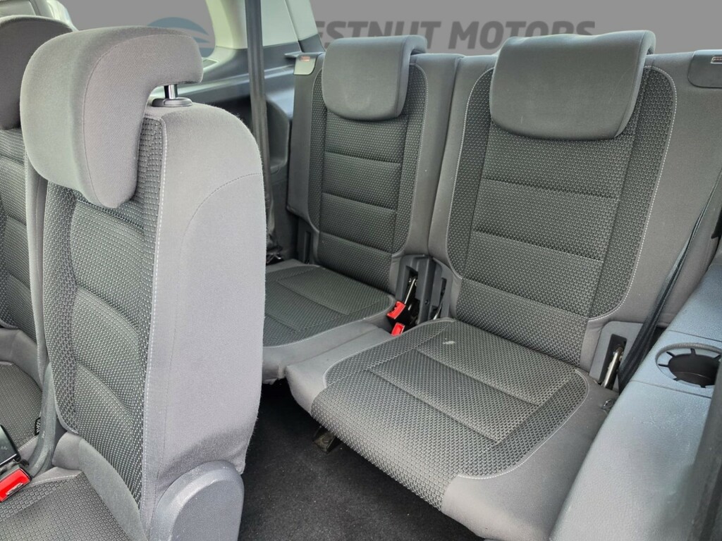 Volkswagen Touran Mpv  #16