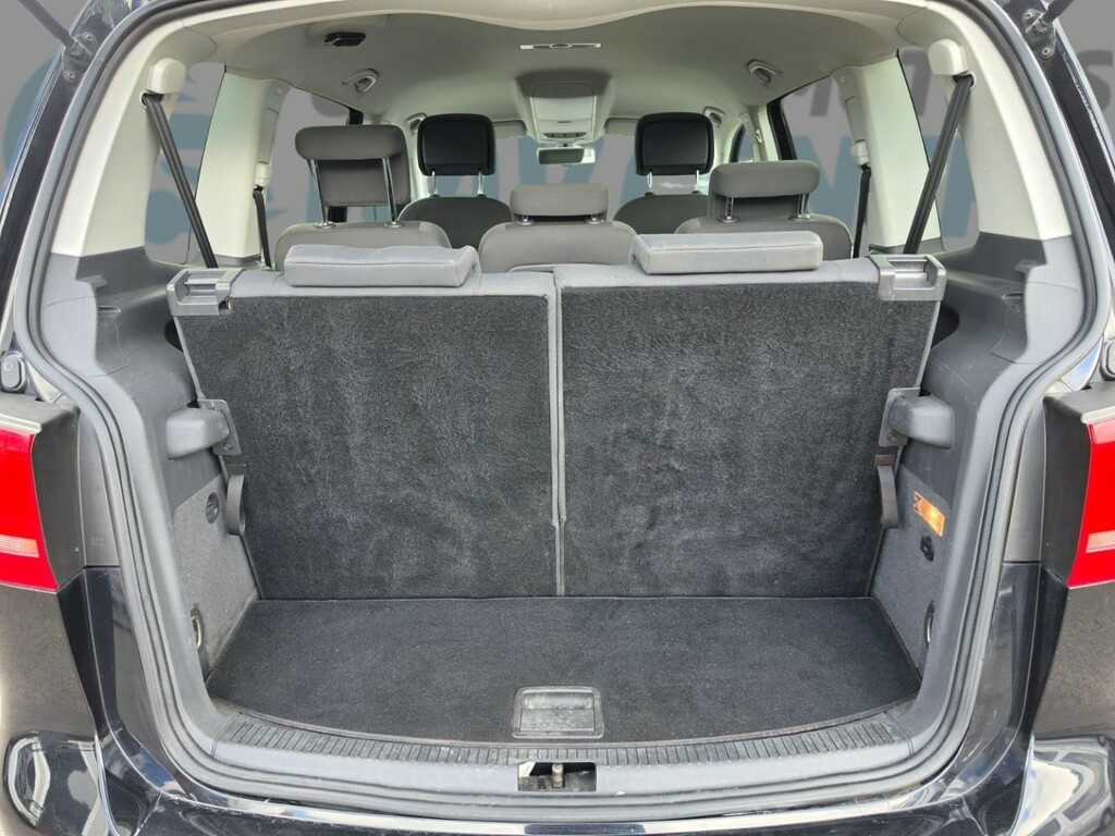 Volkswagen Touran Mpv  #17
