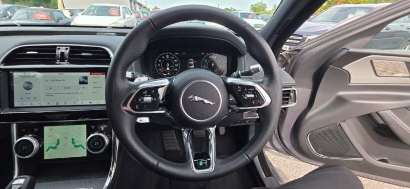 Jaguar XE 2.0 P250i Hse Black #25