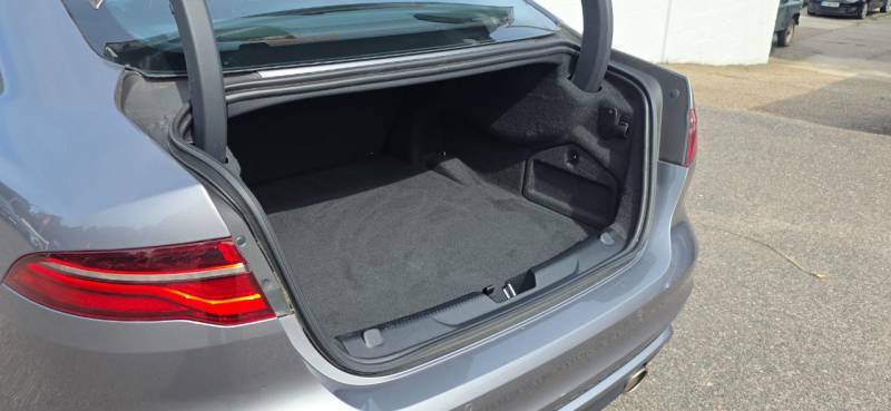 Jaguar XE 2.0 P250i Hse Black #12