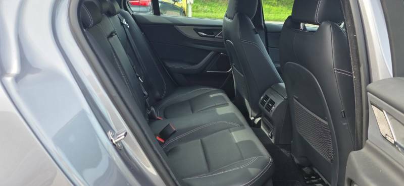 Jaguar XE 2.0 P250i Hse Black #15