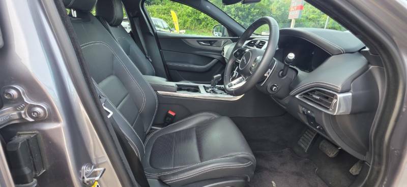 Jaguar XE 2.0 P250i Hse Black #16