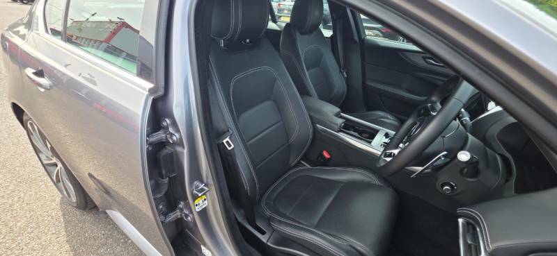 Jaguar XE 2.0 P250i Hse Black #14