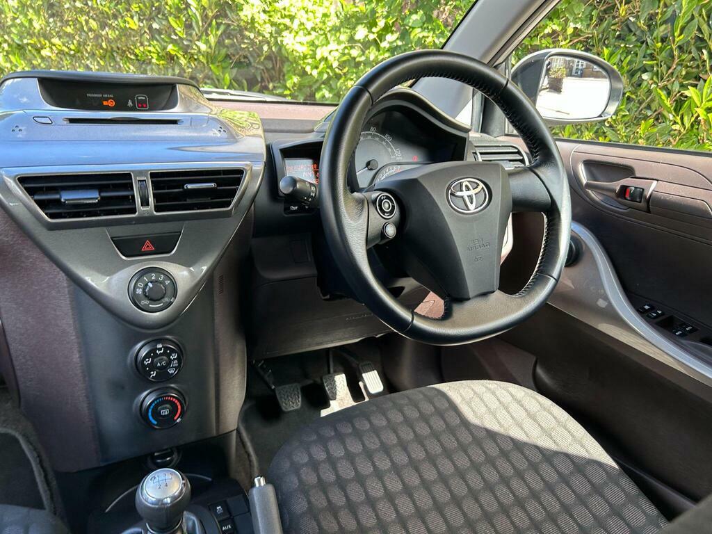 Toyota IQ Hatchback White #47