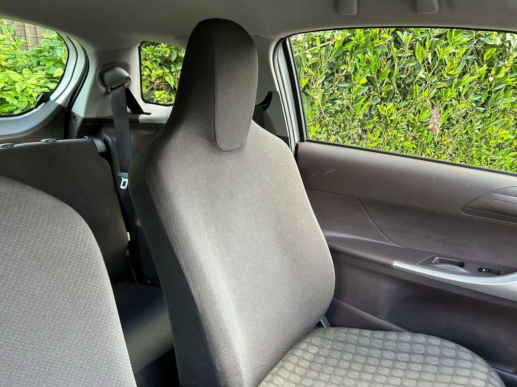 Toyota IQ Hatchback White #20