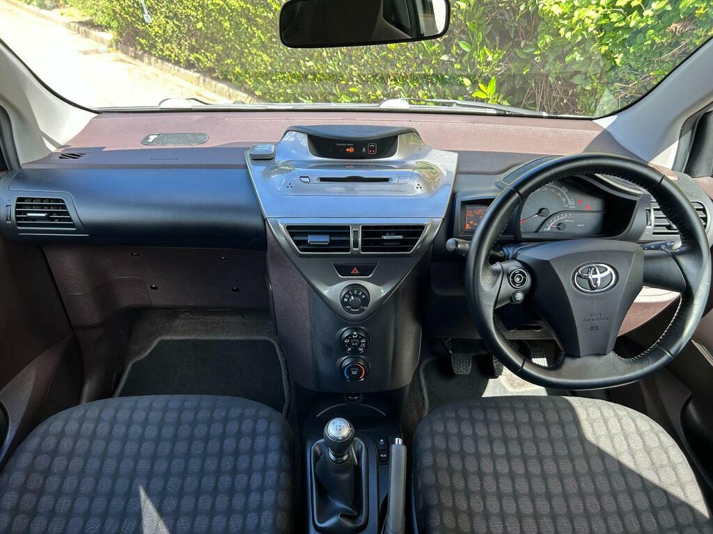 Toyota IQ Hatchback White #10