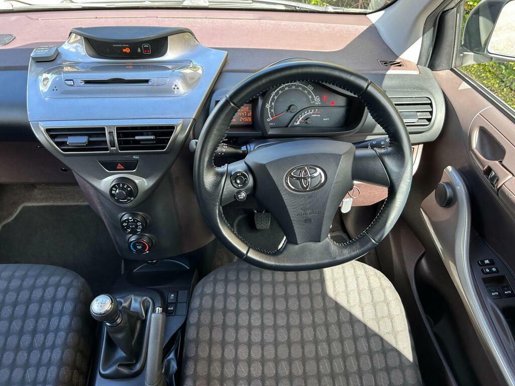 Toyota IQ Hatchback White #8