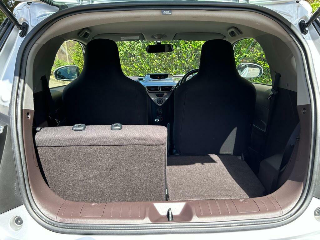 Toyota IQ Hatchback White #35