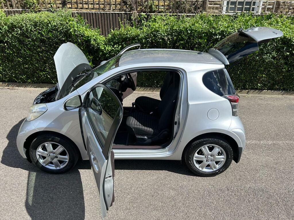 Toyota IQ Hatchback White #73