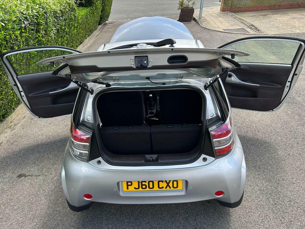 Toyota IQ Hatchback White #70