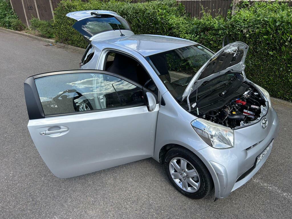 Toyota IQ Hatchback White #74