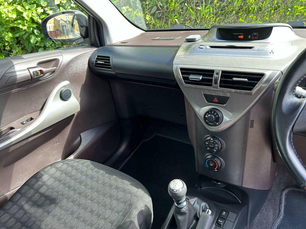 Toyota IQ Hatchback White #9